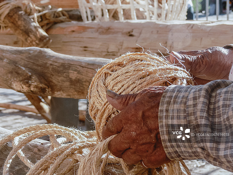 阿亚库乔市圣周游行祭坛搭建场景图片素材
