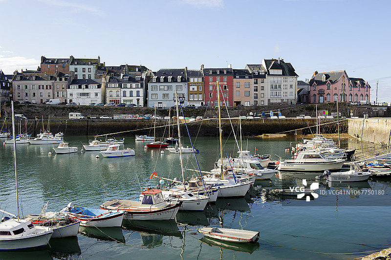 法国菲尼斯泰尔省杜阿尔纳内斯的码头图片素材