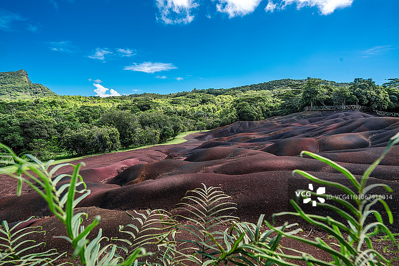 毛里求斯沙马雷尔七色土火山地貌图片素材