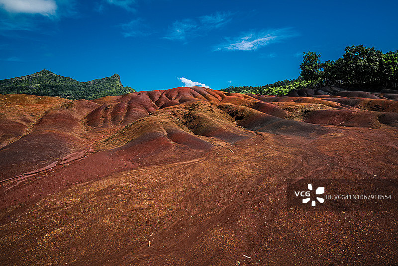 毛里求斯沙马雷尔七色土火山地貌图片素材