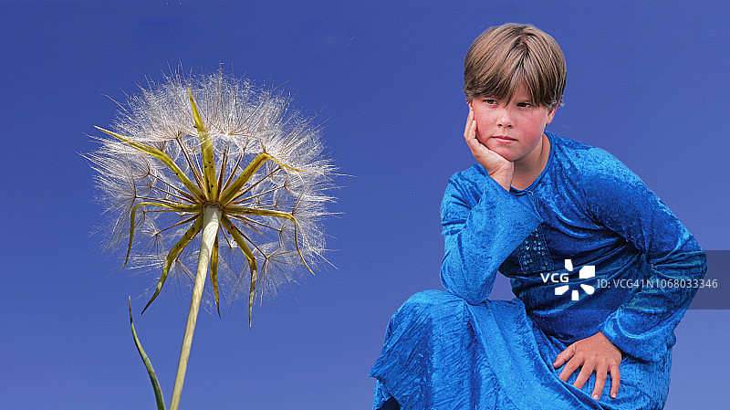 沉思植物的少女图片素材