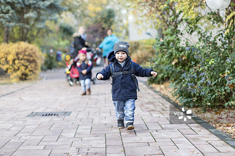 柏林幼儿的日常生活图片素材