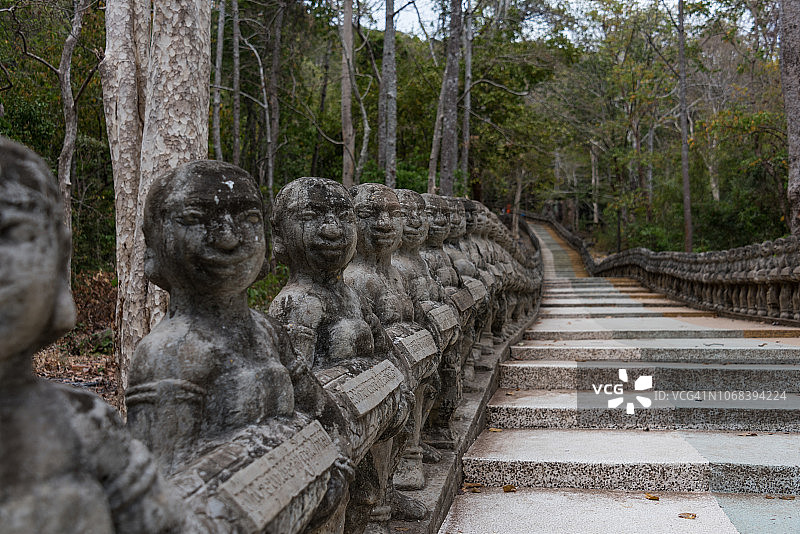 柬埔寨磅同：通往桑图山顶的阶梯图片素材