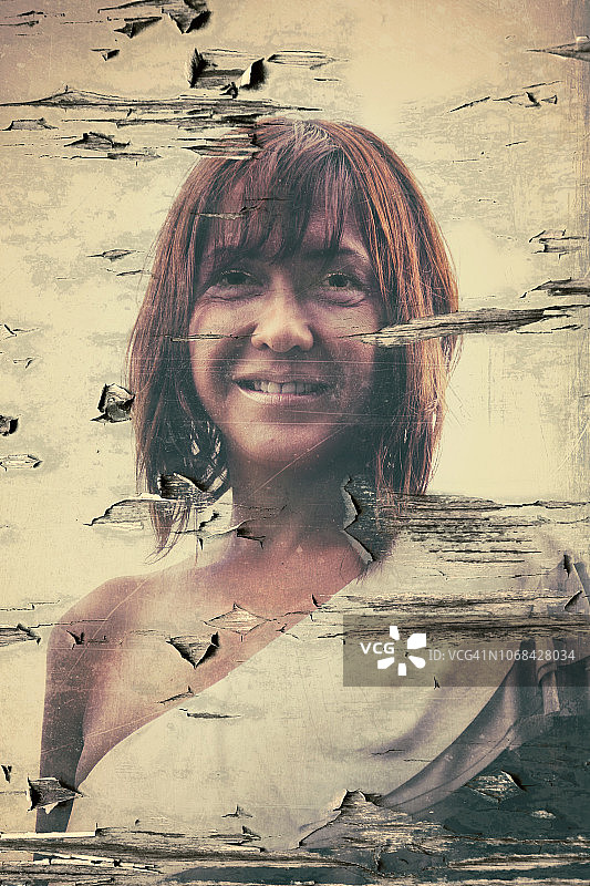 做旧磨损风格的年轻女人肖像图片素材