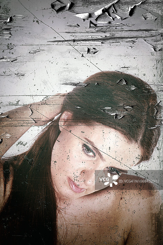 做旧磨损风格的年轻女人肖像图片素材