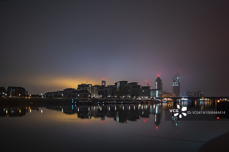 城市建筑的暮光之城图片素材