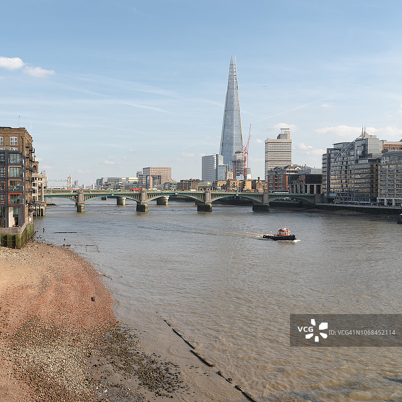 泰晤士河与碎片大厦图片素材