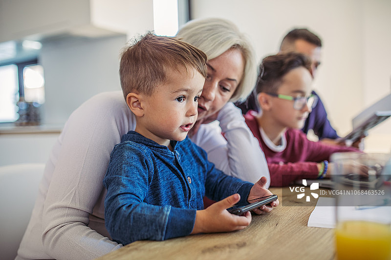 现代家庭图片素材