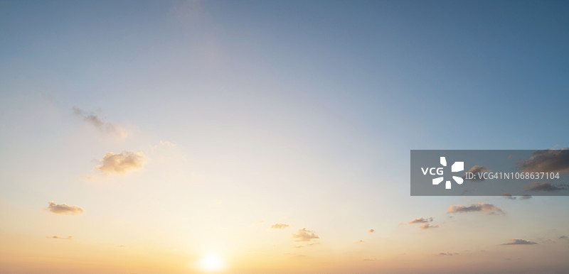 日出时的彩霞图片素材