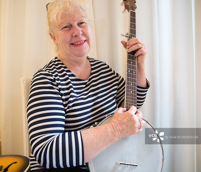 坐在汽车旅馆等演出开始图片素材