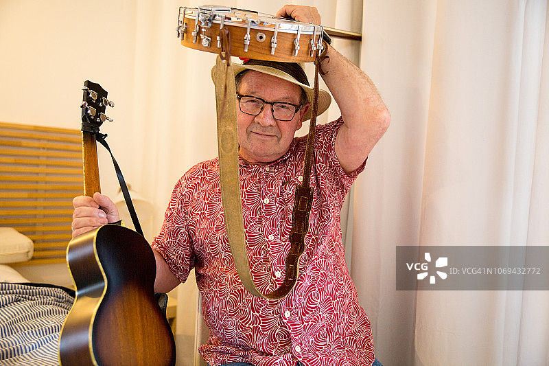 坐在汽车旅馆等演出开始图片素材