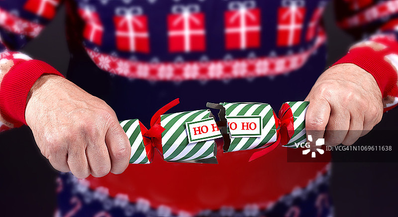 独自过圣诞节的男人图片素材