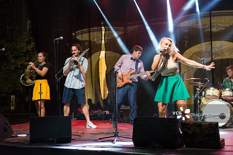 摇滚乐队演唱会表演图片素材