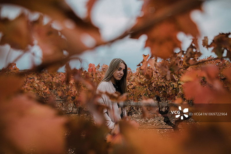 年轻女子肖像图片素材