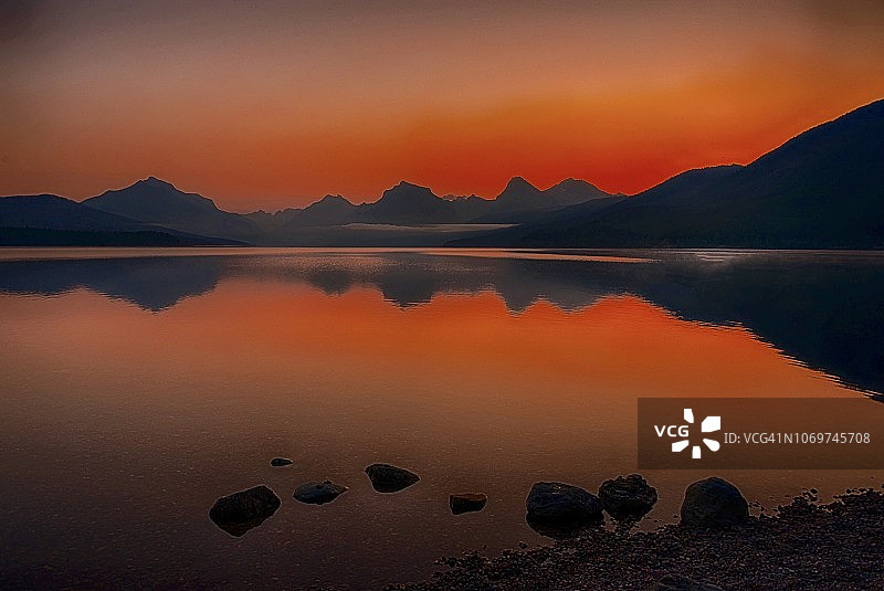 蒙大拿州的橙色曙光图片素材