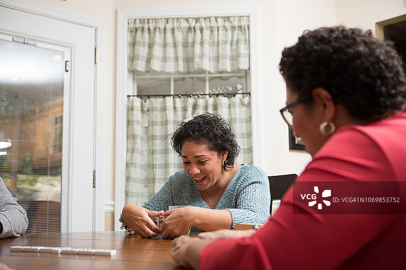 玩多米诺骨牌图片素材