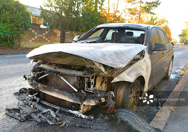 烧毁的汽车图片素材