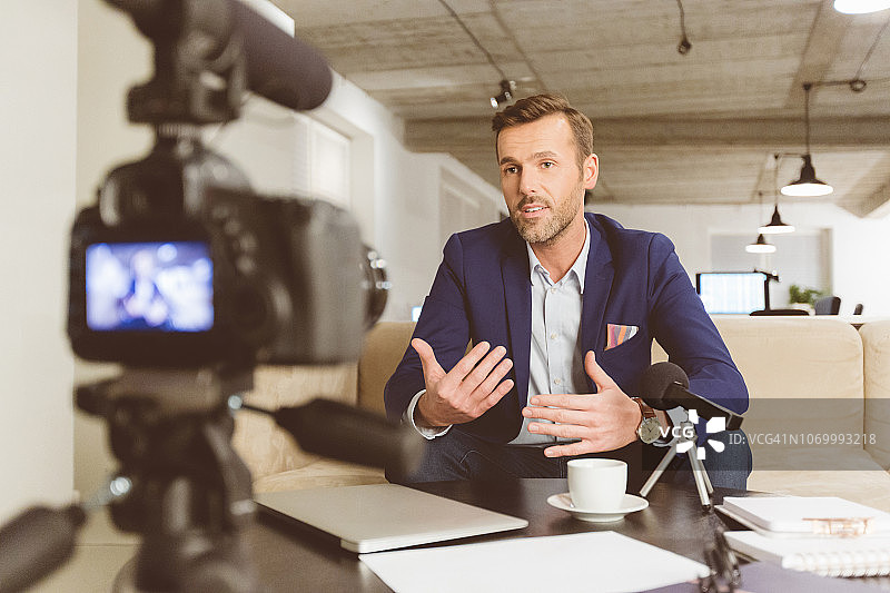 商人制作视频博客图片素材