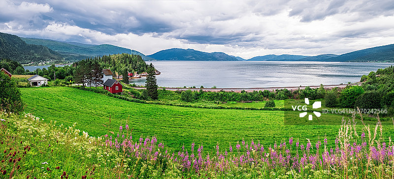 挪威北部达尔斯布克塔海湾图片素材