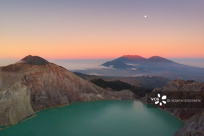 印度尼西亚东爪哇卡瓦伊真火山图片素材