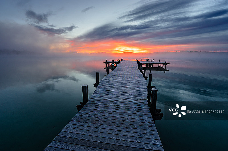 沃尔特湖美丽的日出图片素材