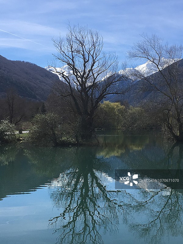 巴代什湖，巴涅尔德吕雄，法国图片素材