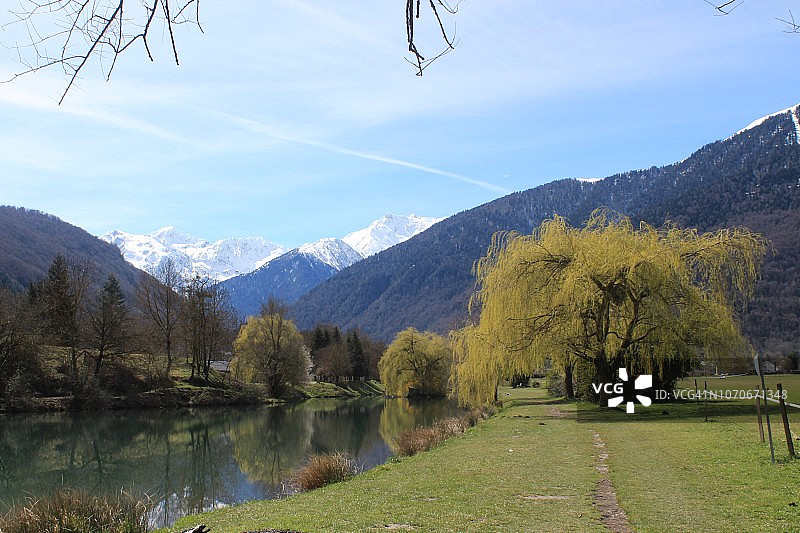 巴代什湖，巴涅尔德吕雄，法国图片素材