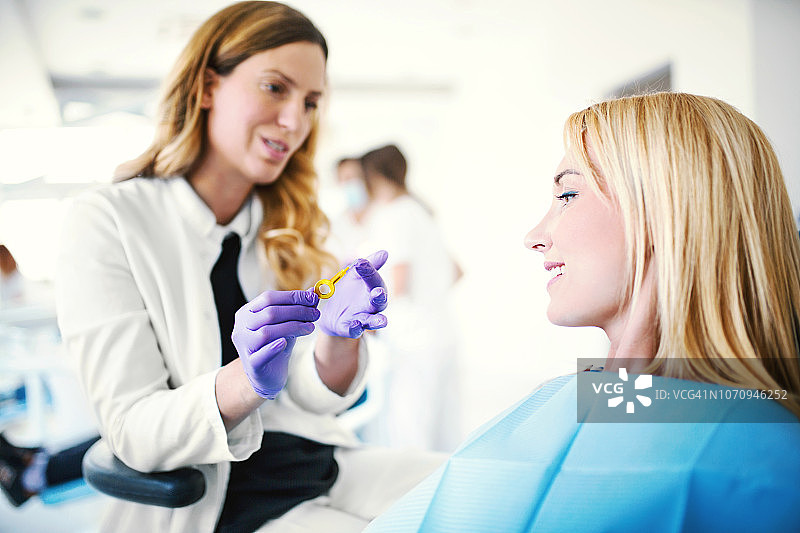 如何正确使用齿间刷图片素材