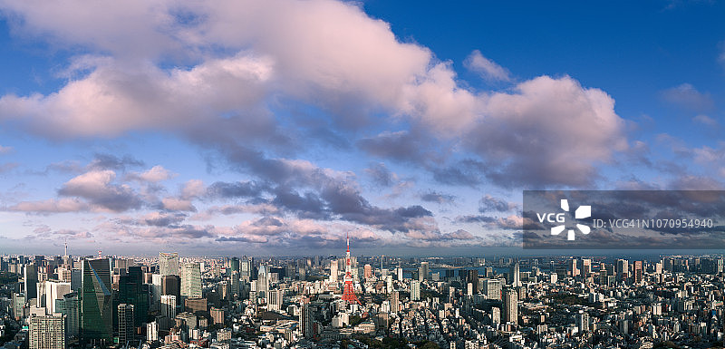 午后东京塔的壮丽景色图片素材
