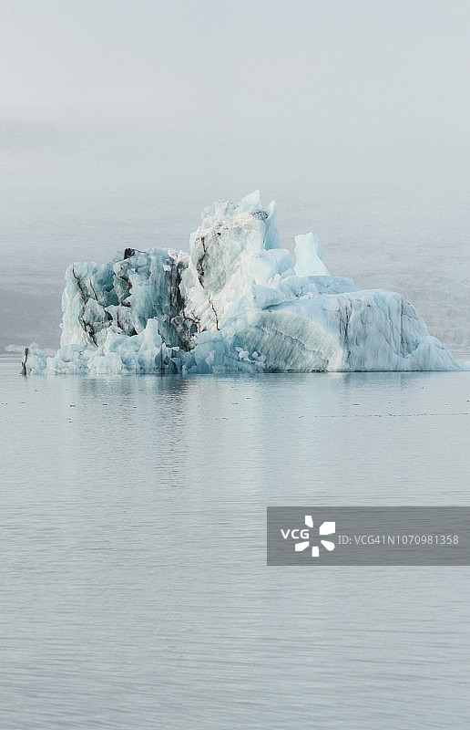 杰古沙龙冰川湖上的冰山图片素材