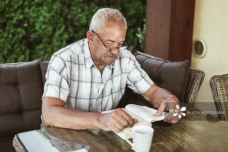 居家老人图片素材