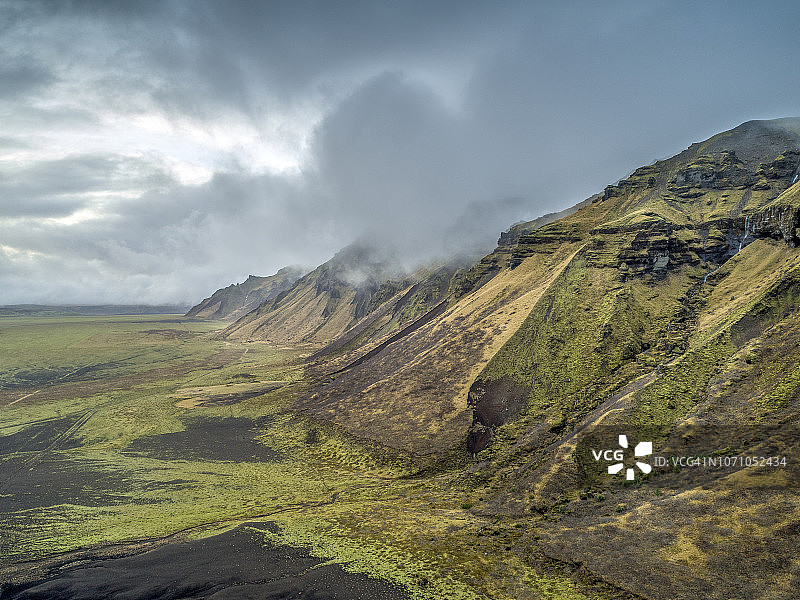 冰岛多云天空下的 Hafursey图片素材