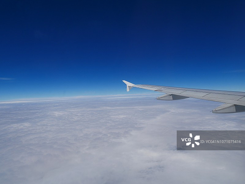 飞机机翼图片素材