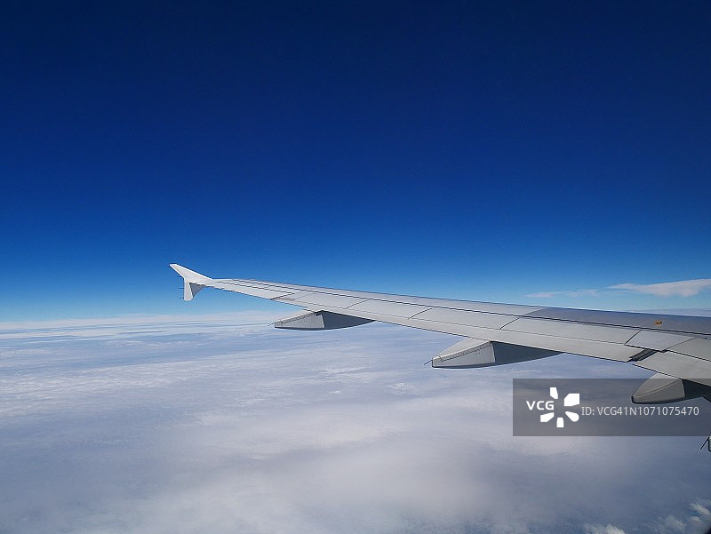 飞机机翼图片素材