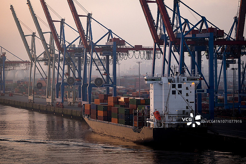 汉堡造船厂和集装箱港口图片素材