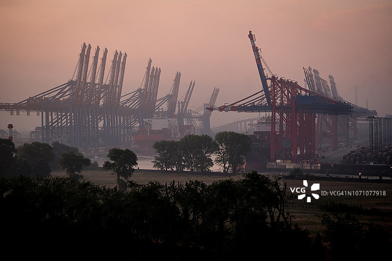 汉堡造船厂和集装箱港口图片素材
