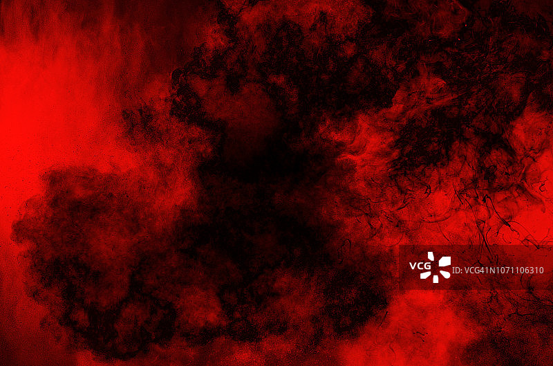 红黑色背景上的粉末烟雾颗粒云撞击爆炸图片素材