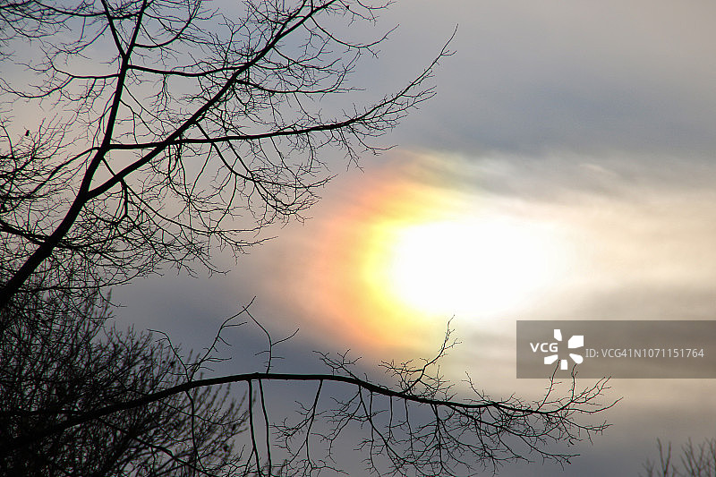 冬季天空中的幻日图片素材
