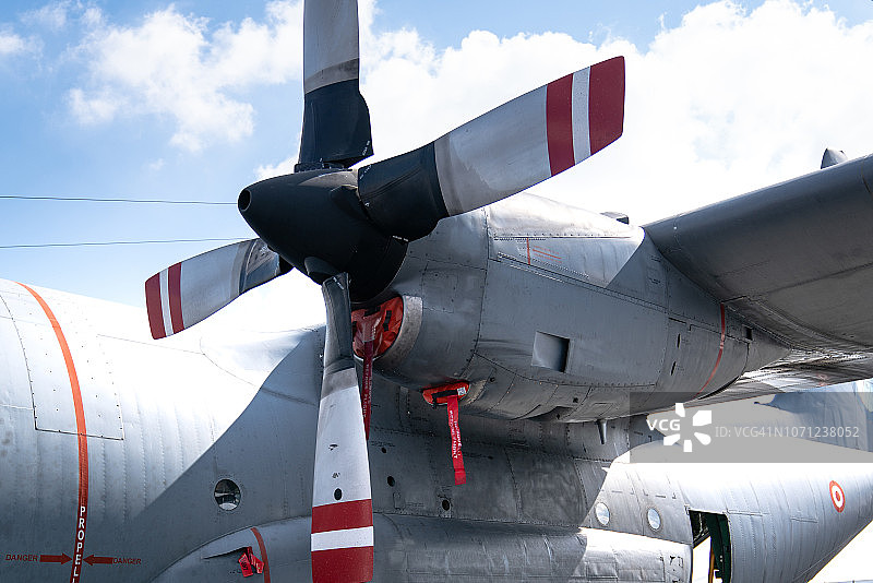 军用运输机发动机特写图片素材