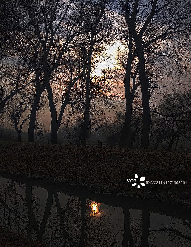 傍晚是真正实验的时刻：你永远不想看起来一样图片素材