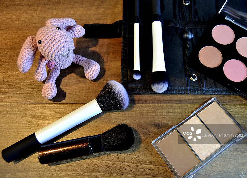 化妆刷和面粉图片素材