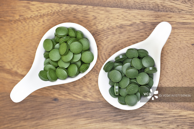 有机螺旋藻（蓝绿藻）和有机小球藻图片素材