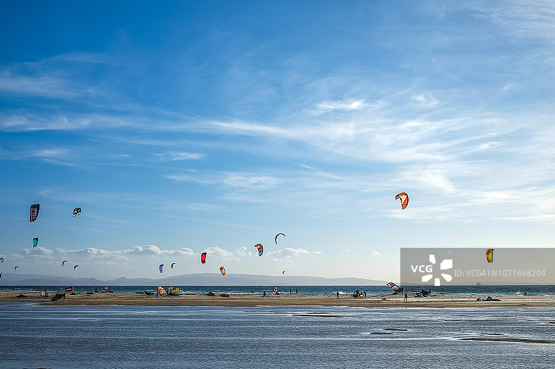 西班牙塔里法：风筝冲浪天堂图片素材