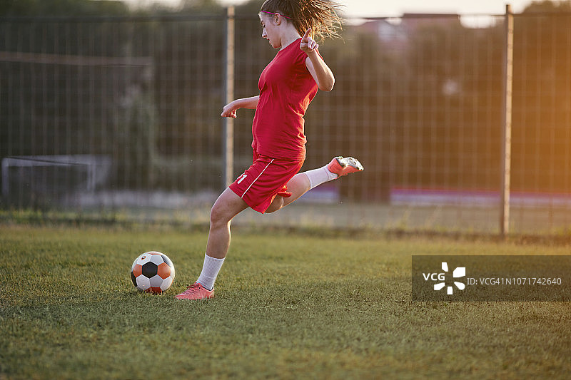 女性足球运动员图片素材