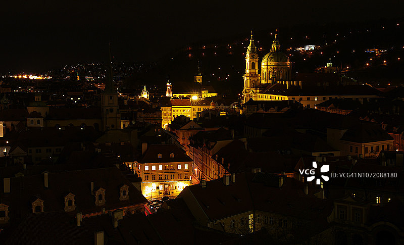 布拉格夜景轮廓图片素材