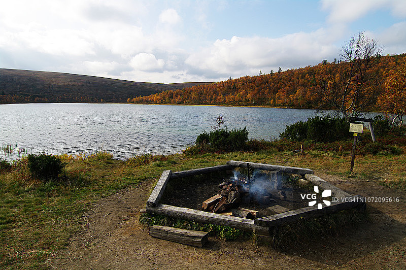 Rautulampi木屋宁静的秋日下午氛围图片素材