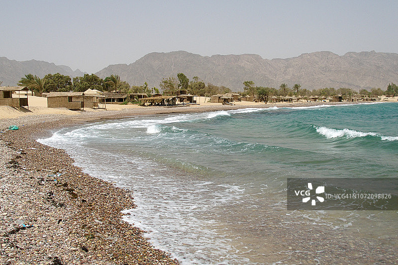 埃及西奈半岛努韦巴海滩，红海的绿松石色图片素材
