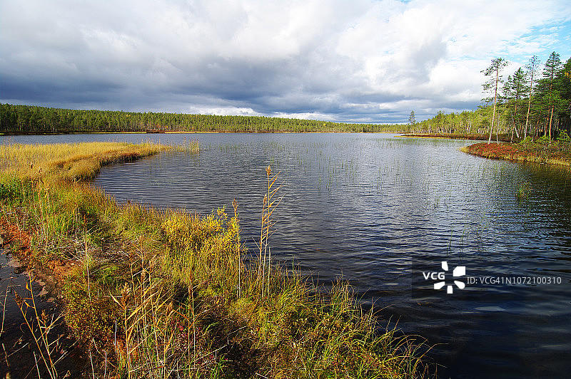 芬兰和俄罗斯之间Raja-Jooseppi边境的宁静秋景图片素材