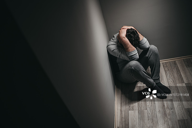 抑郁的男人图片素材