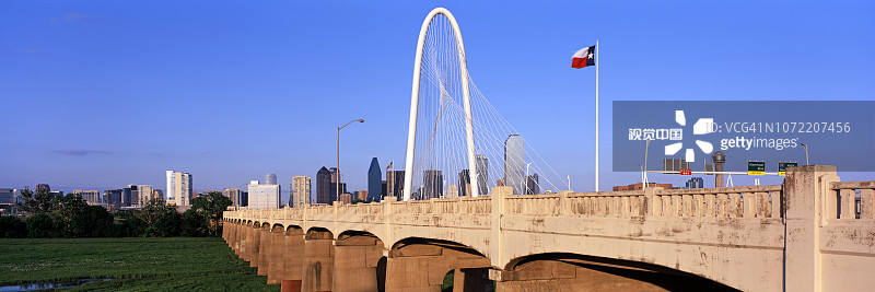 达拉斯天际线与桥梁图片素材